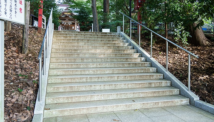 社殿へ続く石段